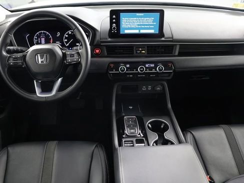 Used 2023 Honda Pilot Touring image 2