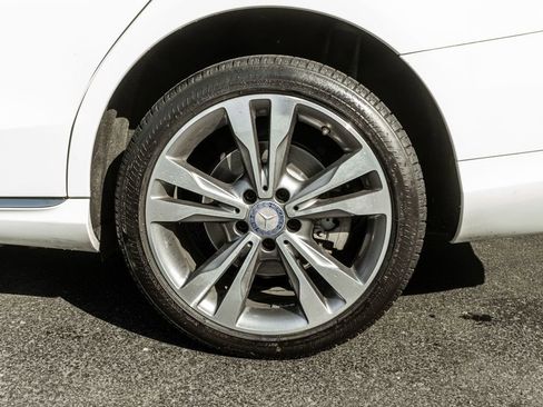 Used 2017 Mercedes-Benz C 300 4MATIC Sedan image 34
