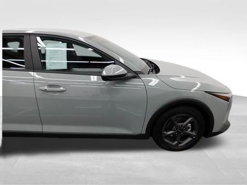 Used 2025 Kia K4 LXS image 17