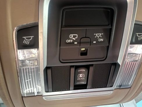 Used 2020 RAM 1500 Laramie w/ Off Road Group AWD/4WD image 16