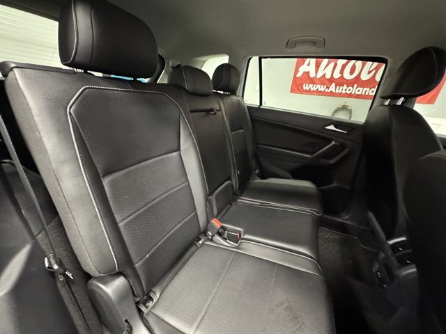Used 2021 Volkswagen Tiguan SEL FWD image 17