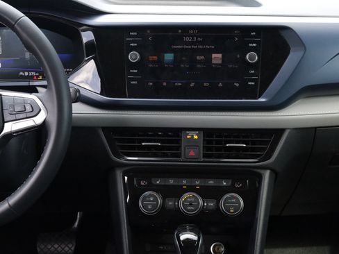 Used 2024 Volkswagen Taos SE image 6