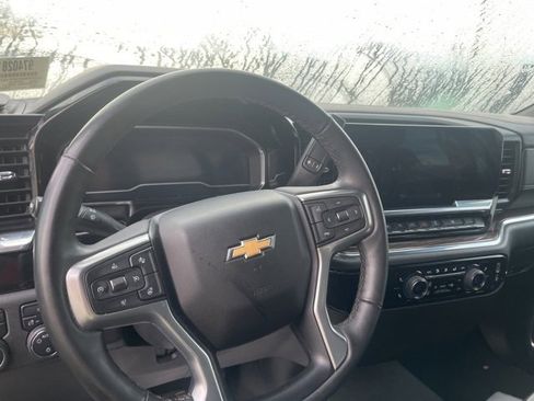 Used 2023 Chevrolet Silverado 1500 LT image 39