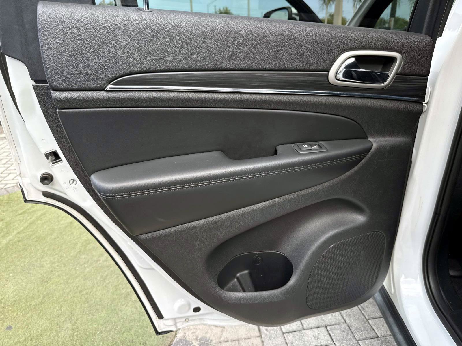 Used 2020 Jeep Grand Cherokee Limited RWD image 12