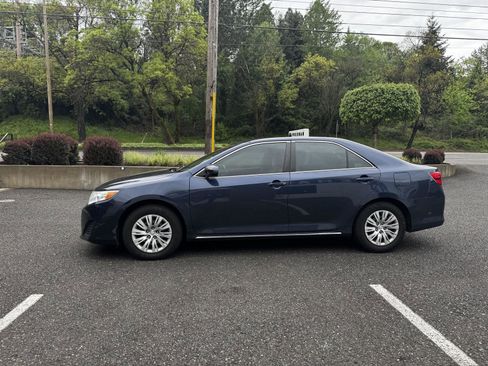 Used 2014 Toyota Camry LE image 2