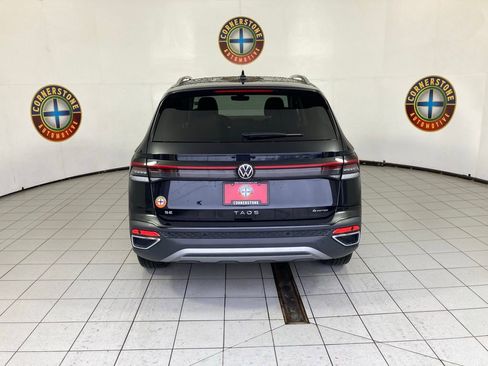 Used 2025 Volkswagen Taos SE AWD/4WD image 23