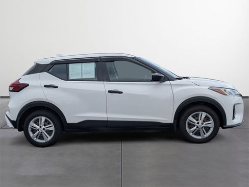 Used 2022 Nissan Kicks S image 6