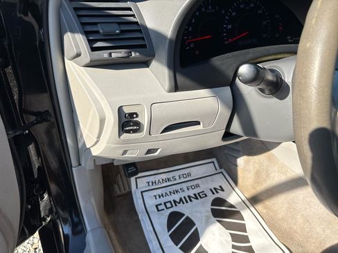 Used 2011 Toyota Camry FWD image 17