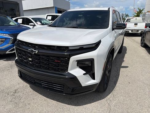 Used 2024 Chevrolet Traverse RS FWD image 4