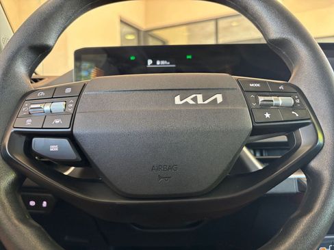 Used 2025 Kia K4 LXS FWD image 27