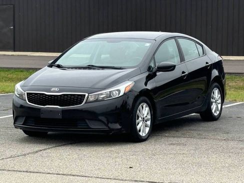 Used 2017 Kia Forte LX image 3