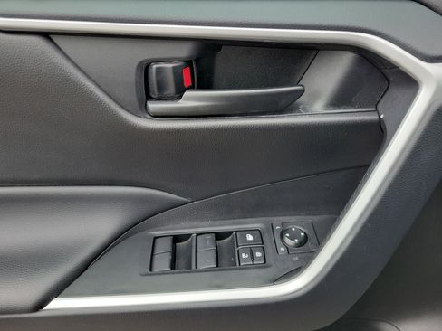 Certified 2025 Toyota RAV4 LE AWD/4WD image 24
