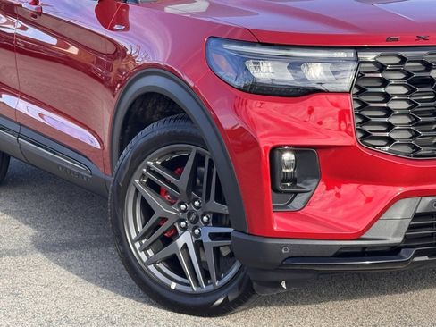 Used 2025 Ford Explorer ST-Line w/ Premium Package image 4