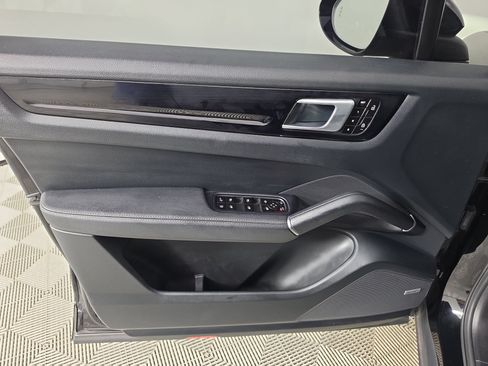 Used 2019 Porsche Cayenne E-Hybrid AWD/4WD image 18