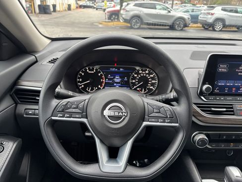 Used 2025 Nissan Altima 2.5 SV image 29