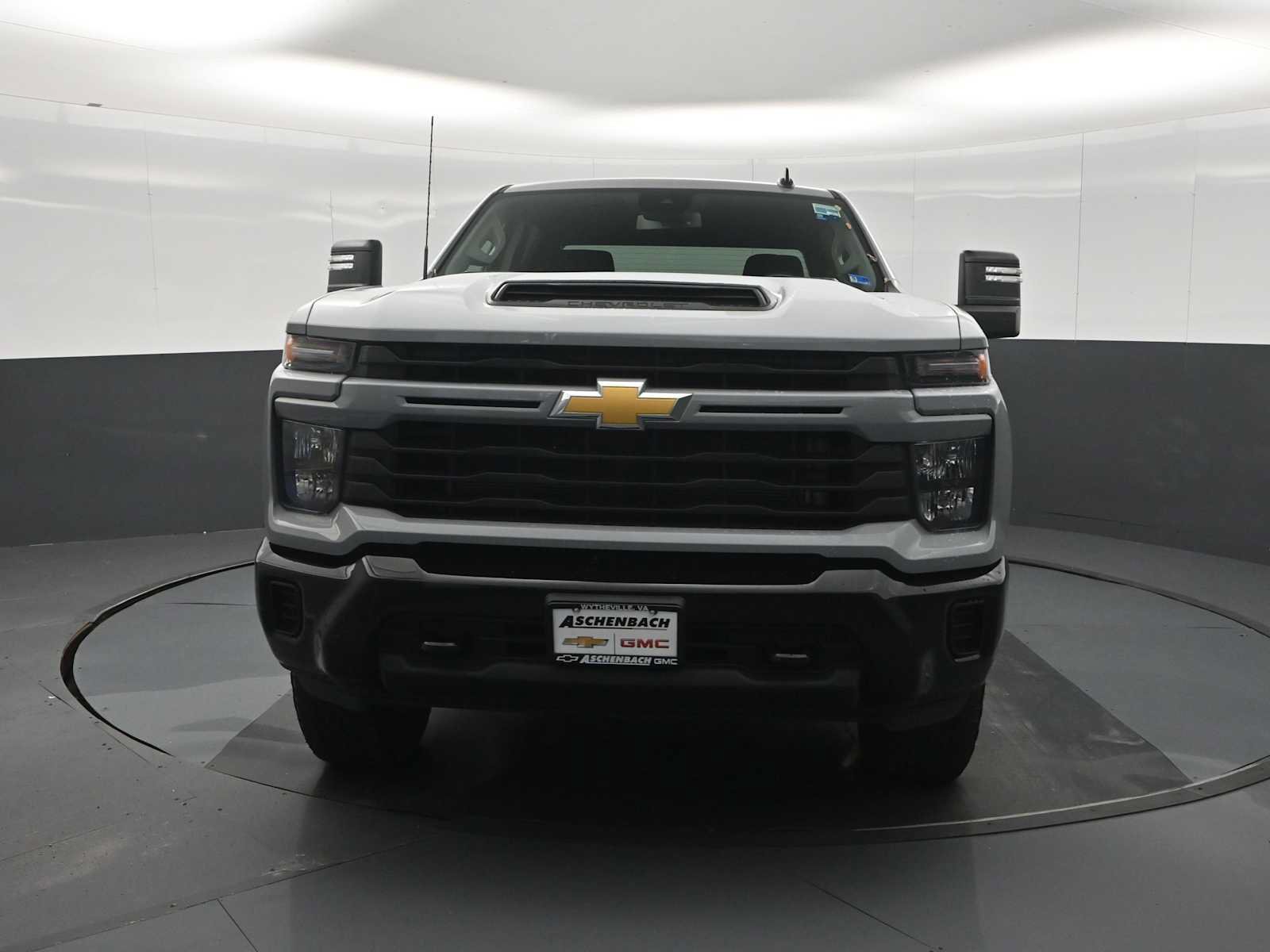 Used 2024 Chevrolet Silverado 2500 Custom w/ Custom Value Package AWD/4WD image 4