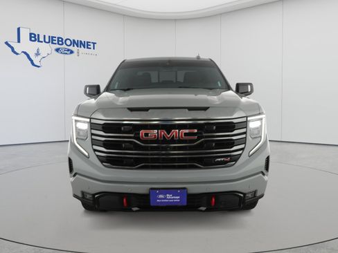 Used 2024 GMC Sierra 1500 AT4 w/ AT4 Preferred Package AWD/4WD image 2