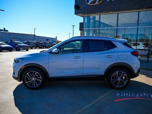 Used 2022 Buick Encore GX Select image 2