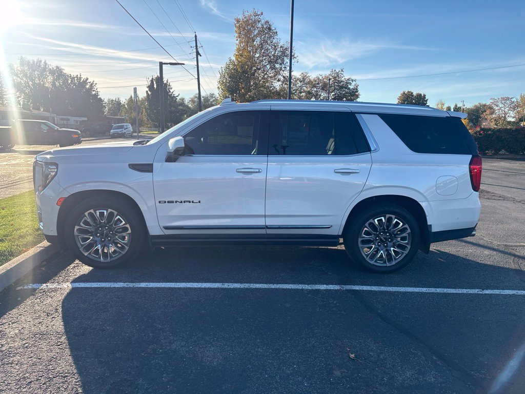 Used 2023 GMC Yukon Denali Ultimate AWD/4WD image 2