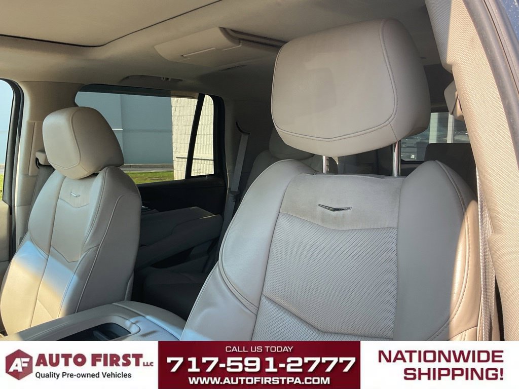 Used 2015 Cadillac Escalade Luxury AWD/4WD image 8