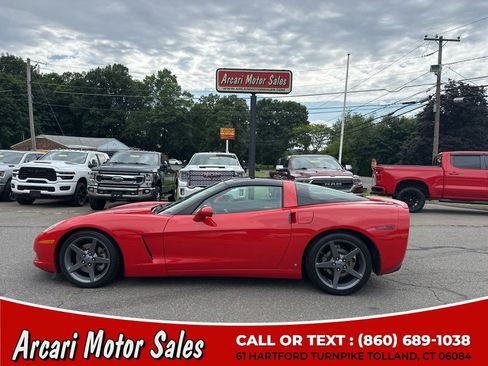 Used 2005 Chevrolet Corvette Coupe w/ Preferred Equipment Group RWD image 2