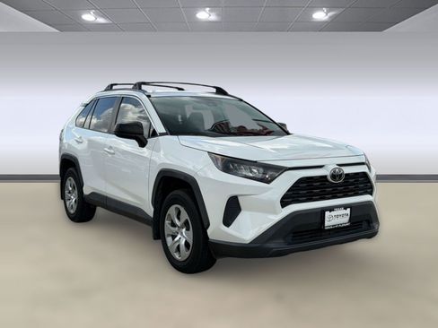 Used 2020 Toyota RAV4 LE FWD image 7