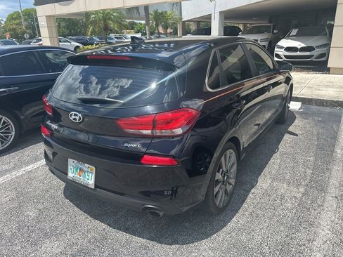 Used 2018 Hyundai Elantra GT Sport FWD image 4