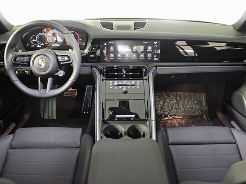 Certified 2025 Porsche Panamera 4 image 21
