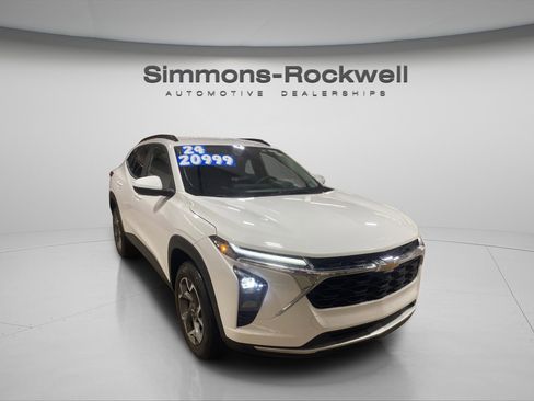 Used 2024 Chevrolet Trax LT image 3