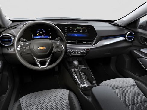 New 2026 Chevrolet Trax LT w/ LT Convenience Package FWD image 5