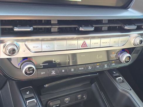 New 2025 Kia Telluride S image 26