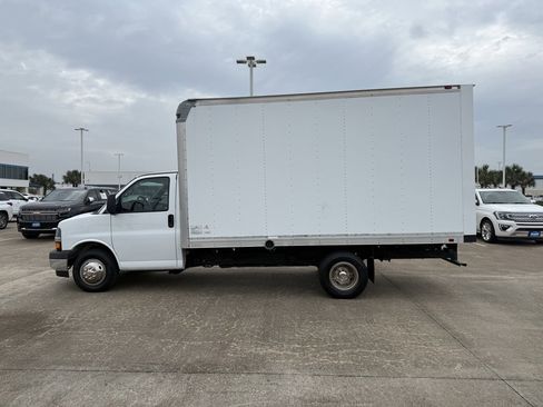 Used 2017 Chevrolet Express 3500 Work Van image 18