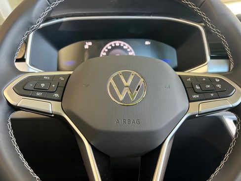 New 2026 Volkswagen Taos SE FWD image 23
