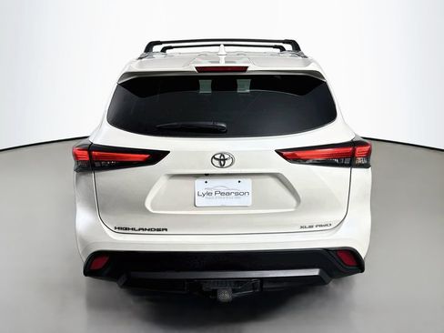 Used 2021 Toyota Highlander XLE AWD/4WD image 10