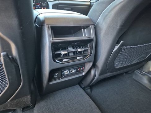 Used 2024 Jeep Grand Cherokee Limited w/ Black Appearance Package AWD/4WD image 18