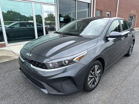 Used 2024 Kia Forte LXS FWD image 5