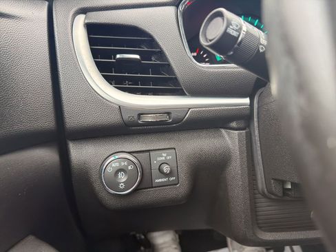 Used 2016 Chevrolet Traverse LT w/ Style and Technology Package image 17