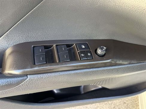 Used 2023 Toyota Camry SE image 18