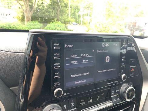 Used 2022 Toyota Highlander XLE image 21