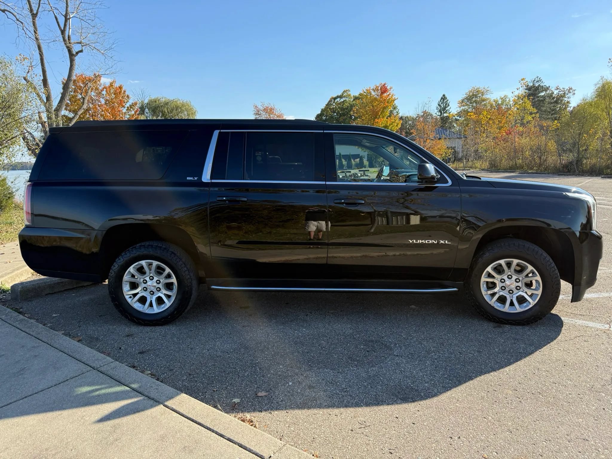 Used 2018 GMC Yukon XL SLT AWD/4WD image 3