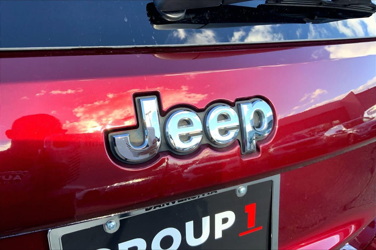 Used 2020 Jeep Grand Cherokee Overland AWD/4WD image 31