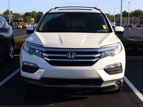 Used 2018 Honda Pilot Touring image 2