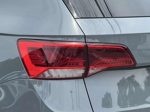 Used 2023 Volkswagen Taos SEL AWD/4WD image 9