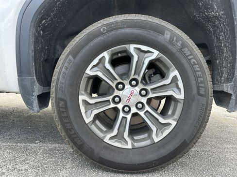 Used 2025 GMC Sierra 1500 SLT AWD/4WD image 18
