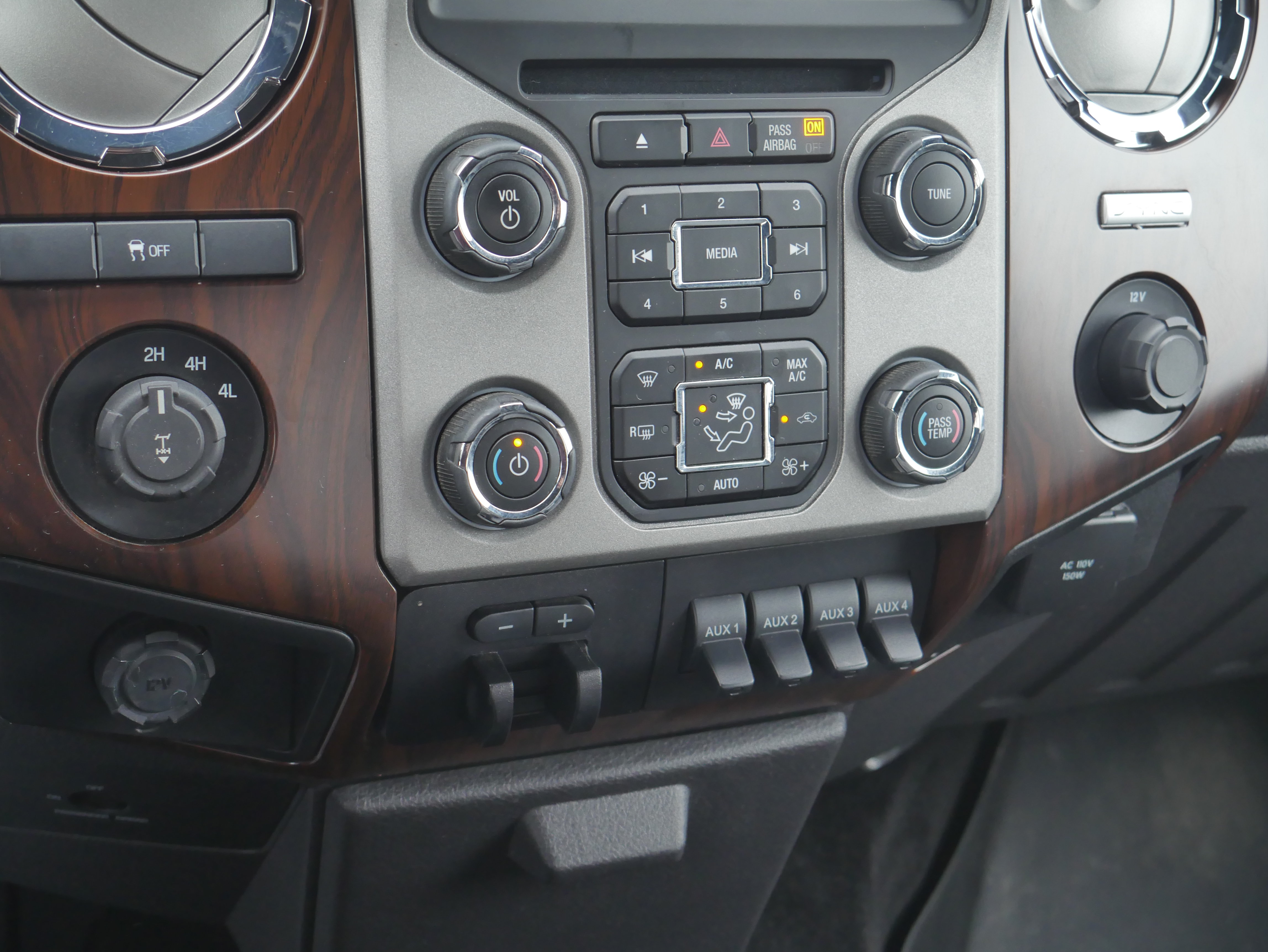 Used 2015 Ford F250 Lariat w/ Chrome Package AWD/4WD image 13
