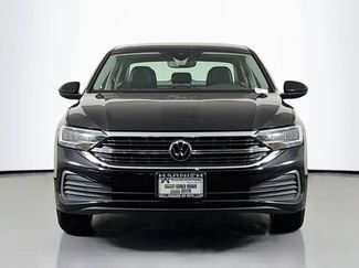 Certified 2022 Volkswagen Jetta SE w/ Panoramic Sunroof Package FWD video 2