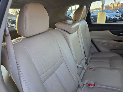 Used 2015 Nissan Rogue SL w/ SL Premium Package image 32