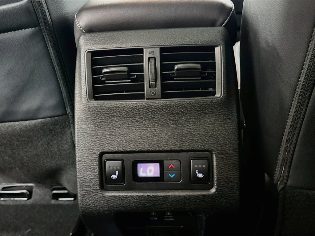 Used 2025 Mitsubishi Outlander 4WD Plug-In Hybrid image 31