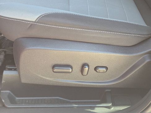 Used 2016 Ford Escape SE w/ Equipment Group 201A FWD image 18