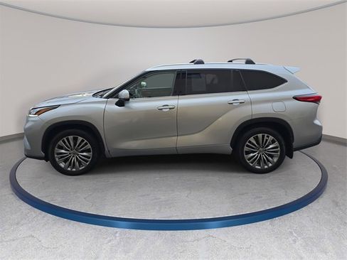 Used 2022 Toyota Highlander Platinum image 9